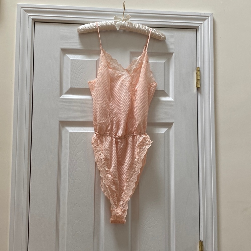 VTG Delicates Lingerie, Size Small